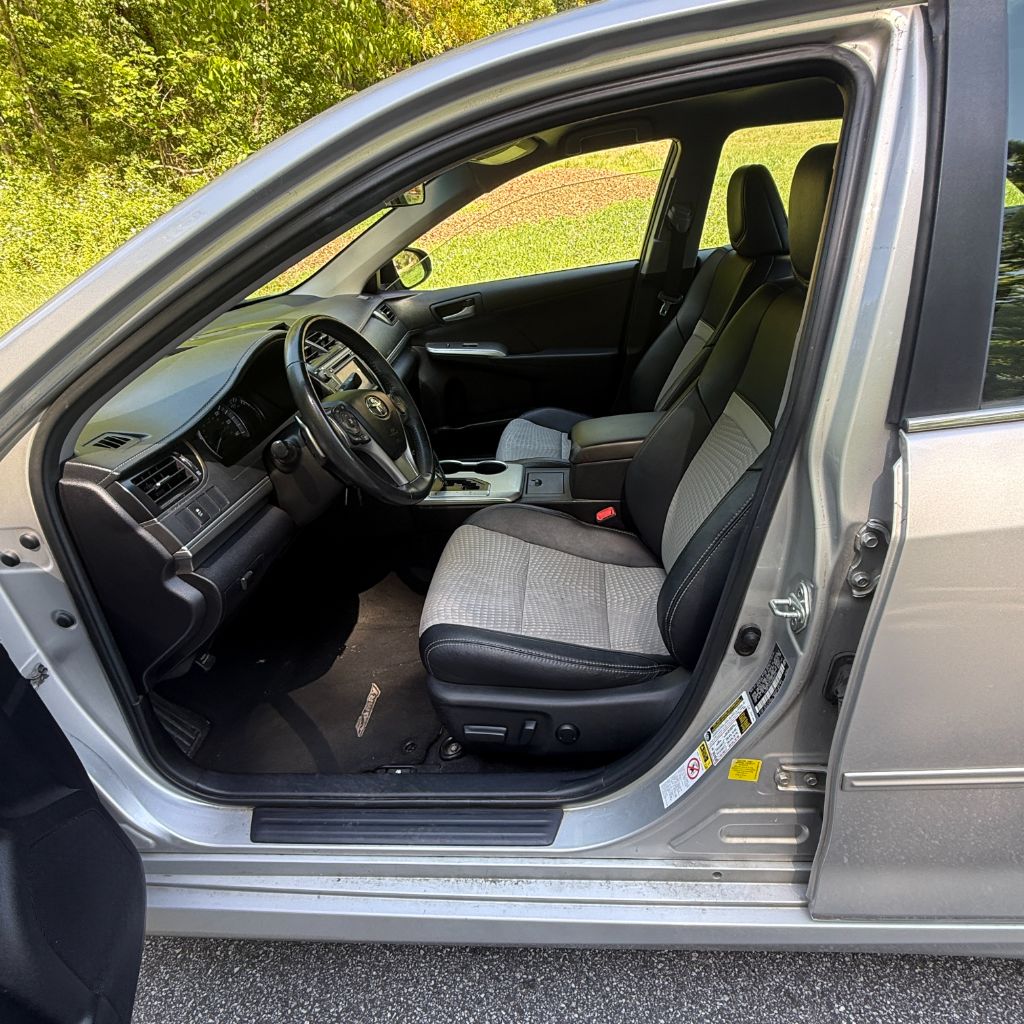 2012 Toyota Camry SE - Photo 9