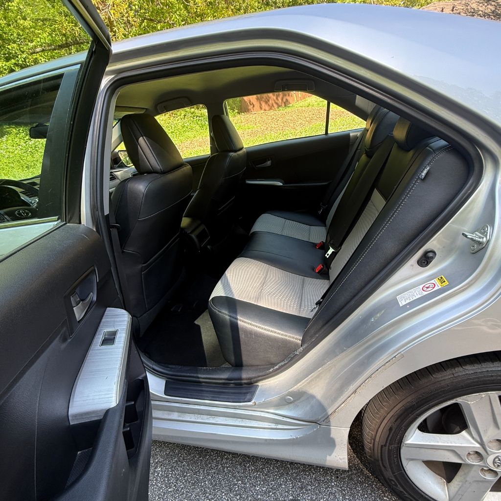 2012 Toyota Camry SE - Photo 11