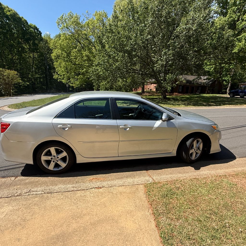 2012 Toyota Camry SE - Photo 7