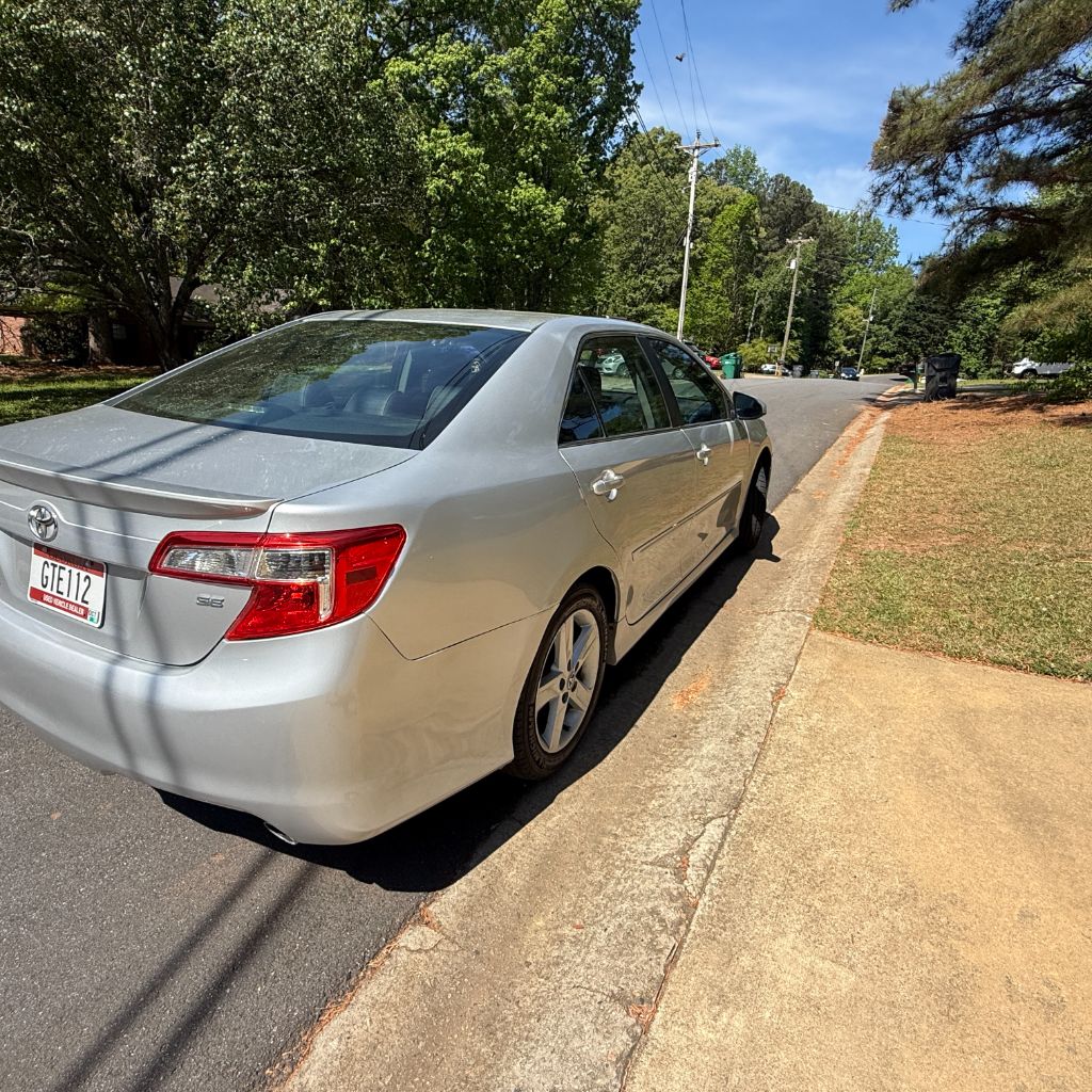 2012 Toyota Camry SE - Photo 6