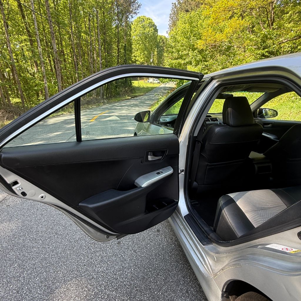 2012 Toyota Camry SE - Photo 10